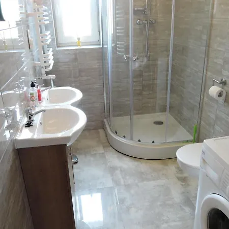 Holiday home New 5 Bedroom For 10 People In Nowe Warpno