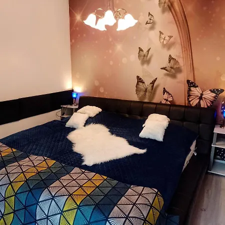 New 5 Bedroom For 10 People In Holiday home
